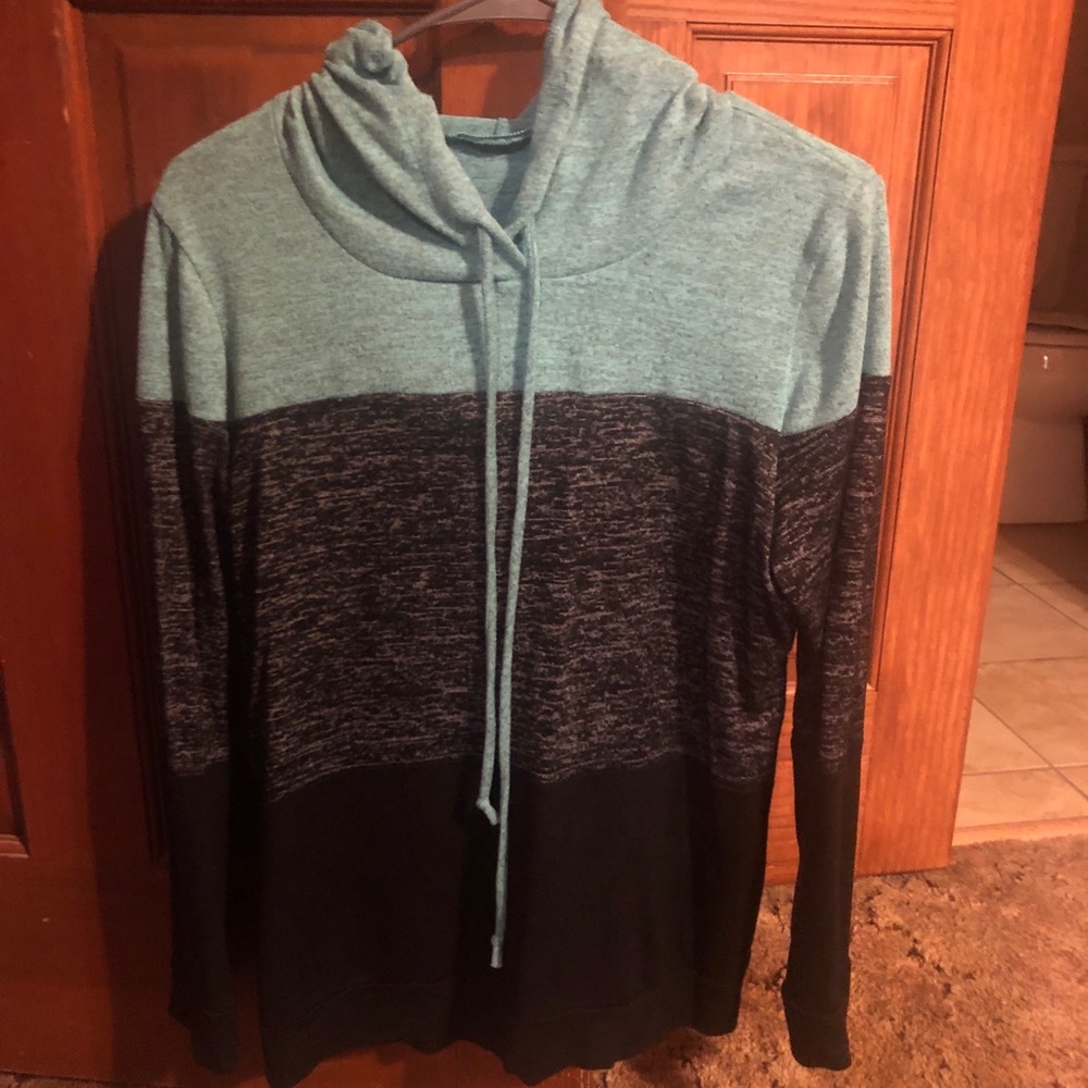 Color block sweatshirt medium